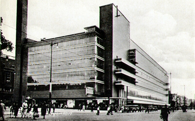PBK-1987-193 Het warenhuis De Bijenkorf aan de Schiedamse Vest, gezien uit het noorden.