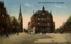 PBK-1987-963 Gezicht in de Van Vollenhovenstraat. Links op de achtergrond de Sint-Ignatiuskerk, rechts komt een tram ...