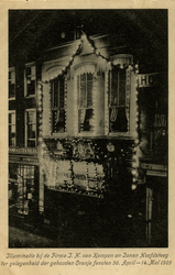 PBK-1989-229 Versiering van het gebouw van de firma J.H. van Kempen en Zonen, tijdens de Oranjefeesten op 14 mei 1909, ...