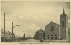 PBK-1989-8 De Sint-Teresiakerk op de hoek van de Lange Hilleweg links en de Strevelsweg rechts.
