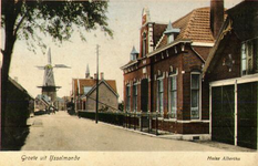 PBK-1993-679 Moleneind zoals het westelijk gedeelte van de Dorpsstraat genoemd werd. Rechts Huize Albertha en het ...
