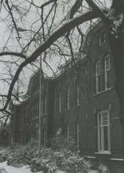 PBK-1995-174 Het hoofdgebouw van het Krankzinnigengesticht Maasoord, thans Delta Psychiatrisch Ziekenhuis aan de ...