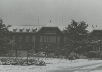 PBK-1995-175 Het hoofdgebouw van Krankzinnigengesticht Maasoord, thans Delta Psychiatrisch Ziekenhuis aan de ...