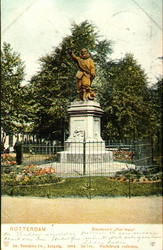 PBK-2000-72 Standbeeld Piet Hein aan het Piet Heynsplein te Delfshaven.