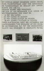 PBK-2001-192 Fotokaart uitgegeven ter gelegenheid van de tentoonstelling Ontdek uw stad , door jonge werklozen ...