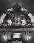 PBK-2005-373 Het orgel, vervaardigd in 1720-1721 door Mathias Verhofstad uit Gemert, en rijk versierd met snijwerk door ...