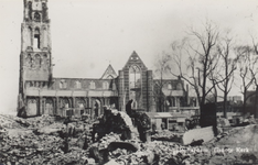 PBK-2475 Puinresten na het bombardement van 14 mei 1940.De Grote Kerk op het Grotekerkplein.. De bomen rechts staan op ...