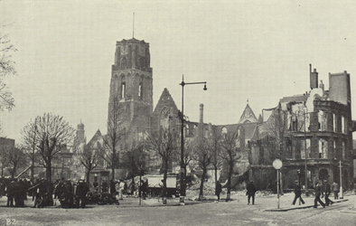 PBK-2479 Puinresten na het bombardement van 14 mei 1940.De Grotemarkt met op de achtergrond de Grote Kerk aan het ...