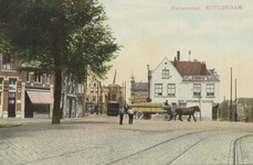 PBK-2773 Havenstraat, met rechts café De Winter op de hoek van de Nieuwe Binnenweg. Op de achtergrond de Aelbrechtsbrug ...