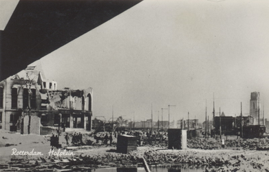 PBK-2937 Gezicht op de door het Duitse bombardement van 14 mei 1940 getroffen omgeving van het Hofplein.