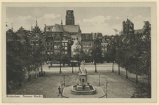 PBK-298 Nieuwemarkt met op de voorgrond het monument Maagd Van Holland naar de Botersloot gezien. Op de achtergrond de ...