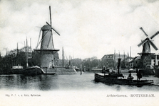 PBK-3 Voorhaven met molen de Distilleerketel en rechts de Achterhaven met molen De Waakzaamheid.