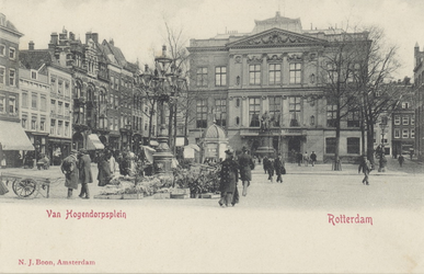 PBK-3028 Van Hogendorpsplein met het Schielandshuis, uit het westen gezien. Links de Boijmansstraat en rechts de Grote ...