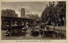 PBK-3394 De Kolk, vanuit het zuiden. Achter het spoorwegviaduct panden aan het Westnieuwland en de Sint-Laurenskerk. ...