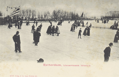PBK-3642 Mensen op de ijsbaan van de IJsclub Kralingen aan de Kralingse Plaslaan.
