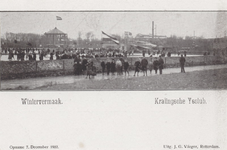 PBK-3651 Mensen op de baan van de IJsclub Kralingen aan de Kralingse Plaslaan.