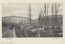 PBK-4134 Gezicht op de Willemsbrug en de spoorbrug over de Nieuwe Maas, uit het westen. Op de voorgrond de Boompjes en ...