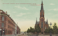 PBK-5254 Persoonsstraat met rechts de Wilhelminakerk aan de Oranjeboomstraat.