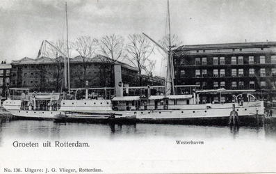 PBK-547 Het marineschip Hr. Ms Van Gogh , aan de kade van de Westerhaven tegenover de Zeemansstraat.