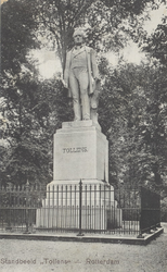 PBK-5528 Het standbeeld van Hendrik Tollens in het Park aan de Westzeedijk.