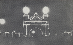 PBK-5787 Feestverlichting op het Prinsenhoofd ter gelegenheid van de Onafhankelijkheidsfeesten van 17 november 1913.