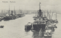 PBK-6013 Diverse schepen in de Rijnhaven, voor overslag van goederen