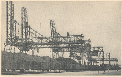 PBK-8939 Laadbruggen in de Maashaven Nz. van het havenbedrijf Thomsen.