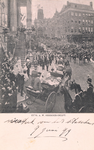 PBK-8958 Vertrek van koningin Wilhelmina en koningin-moeder Emma van het stadhuis aan de Kaasmarkt op 9 juni 1899.