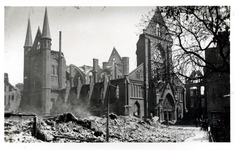 PBK-979 Gezicht op de door het bombardement van 14 mei 1940 getroffen Bosjeskerk aan het Boschje vanuit het zuidwesten.