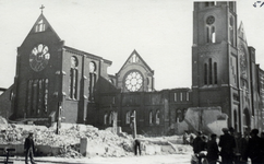 PBK-987 Puinresten na het bombardement van 14 mei 1940. De restanten van de Allerheiligst Hart van Jezuskerk aan de Van ...