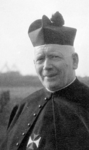 P-003181-1 Portret van Pieter Stephanus Johannes Charles Bakx, r.k. priester (O.S.Cr.), Pater bij de parochie H. ...