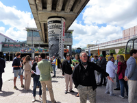 2023-35-102 Feestelijke opening van het nieuwe busstation Zuidplein en onthulling gerestaureerde kunstwerk 'De ...