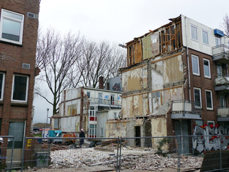 2023-35-2 Gesloopte woningen in de Tweebosstraat en aan de Hilledijk vanwege de aanstaande vernieuwing van de Tweebosbuurt.