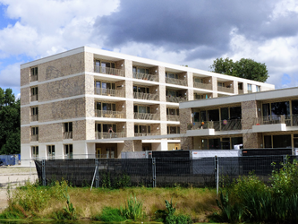 2023-35-203 Nieuwbouwappartementen in de Wielewaal op het oude terrein van voetbalclub CVV.