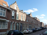 2023-35-384 Wolphaertstraat met nog veelal oude bebouwing, gezien in de richting Katendrechtse Lagedijk.