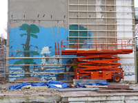 2023-35-58 Sloop en vernieuwing van de Tweebosbuurt. Een muurschildering op de zijmuur van een huis aan de ...