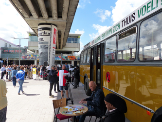 2023-35-79 Feestelijke opening van het nieuwe busstation Zuidplein en onthulling gerestaureerde kunstwerk 'De Opgerolde ...