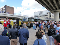 2023-35-83 Feestelijke opening van het nieuwe busstation Zuidplein en onthulling gerestaureerde kunstwerk 'De Opgerolde ...
