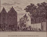 1973-4461 Gezicht op de Wijde Broedersteeg met rechts de ingang van de Latijnsche school.