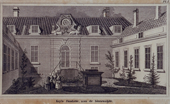 1973-4768 Binnenplaats van het hofje van Kuyls Fundatie aan de Schiekade.