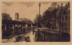 1973-5023 Gezicht op de Kolk met het spoorviaduct, met op de achtergrond de Sint-Laurenskerk.