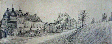 1984-311 Gezicht op de zuidzijde van Honingerdijk, links de huizen met nummers 158-162, benedendijks.