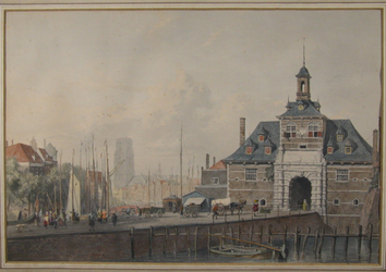 1999-745 De Oudehaven met rechts de Ooster Oude Hoofdpoort kort voor de sloop. Gezien vanuit zuidelijke richting.