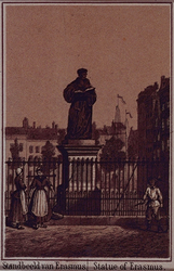 IV-15-12 Het standbeeld van Erasmus aan de Grotemarkt.