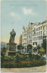 PBK-10844 Grotemarkt met het standbeeld van Erasmus, gezien uit het noordwesten, rechts bij de huizen heette dit ...