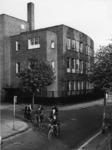 1968-776 Lagere school ,,Sonnevanck aan het Mijnsherenplein. Links de Moerkerkestraat.
