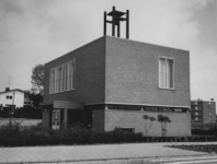 1969-1963 Voorzijde kerk van de Vrije Evangelische Gemeente aan de Aristotelesstraat.