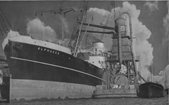 1969-349-2 Het schip Alphacca aan de Lekhaven. Rechts een elevator.