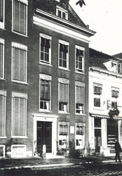 1970-1475 Gezicht op de Coolsingel pand nr. 52, in 1878 bewoond door de dames Van der Pot.