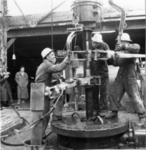 1972-11466 Olie boren op het Berkelse Veld.